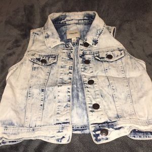 Sleeveless jean jacket